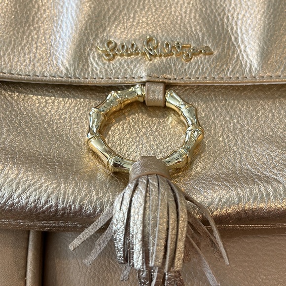 Lily Pultzer Dongguan 2018 shiny gold clutch with fancy closure - Picture 2 of 7